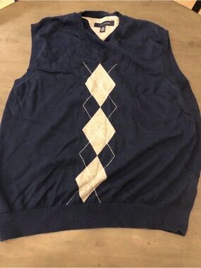 Men’s XL Tommy Hilfiger Sweater Vest.